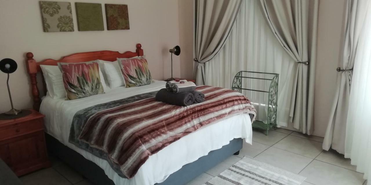 Oudtshoorn Guest House Экстерьер фото